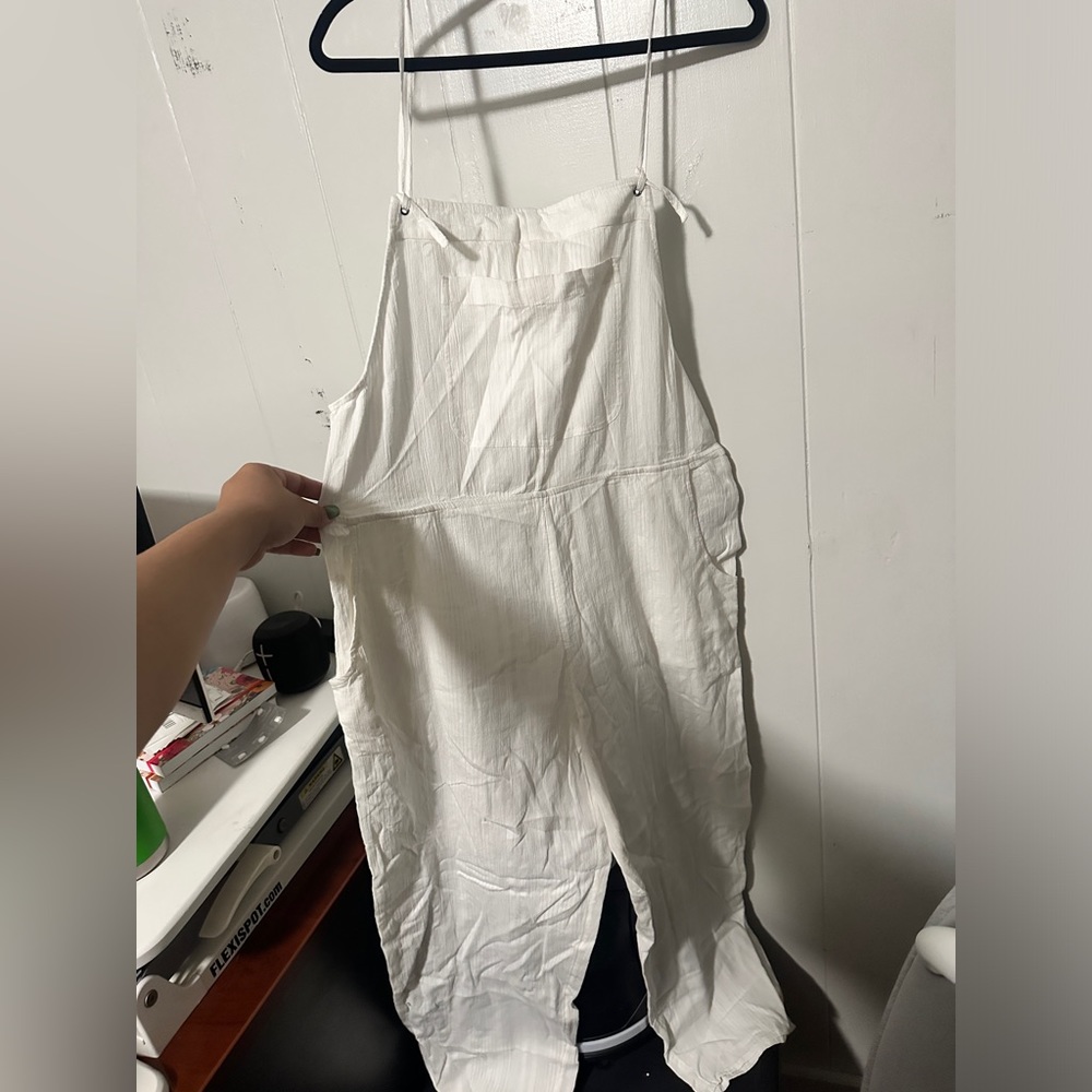 RVCA white jumper